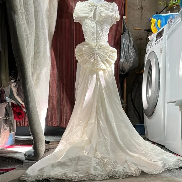 Mon Cheri White Sheath Wedding Gown with Flutter Sleeves with veil and train